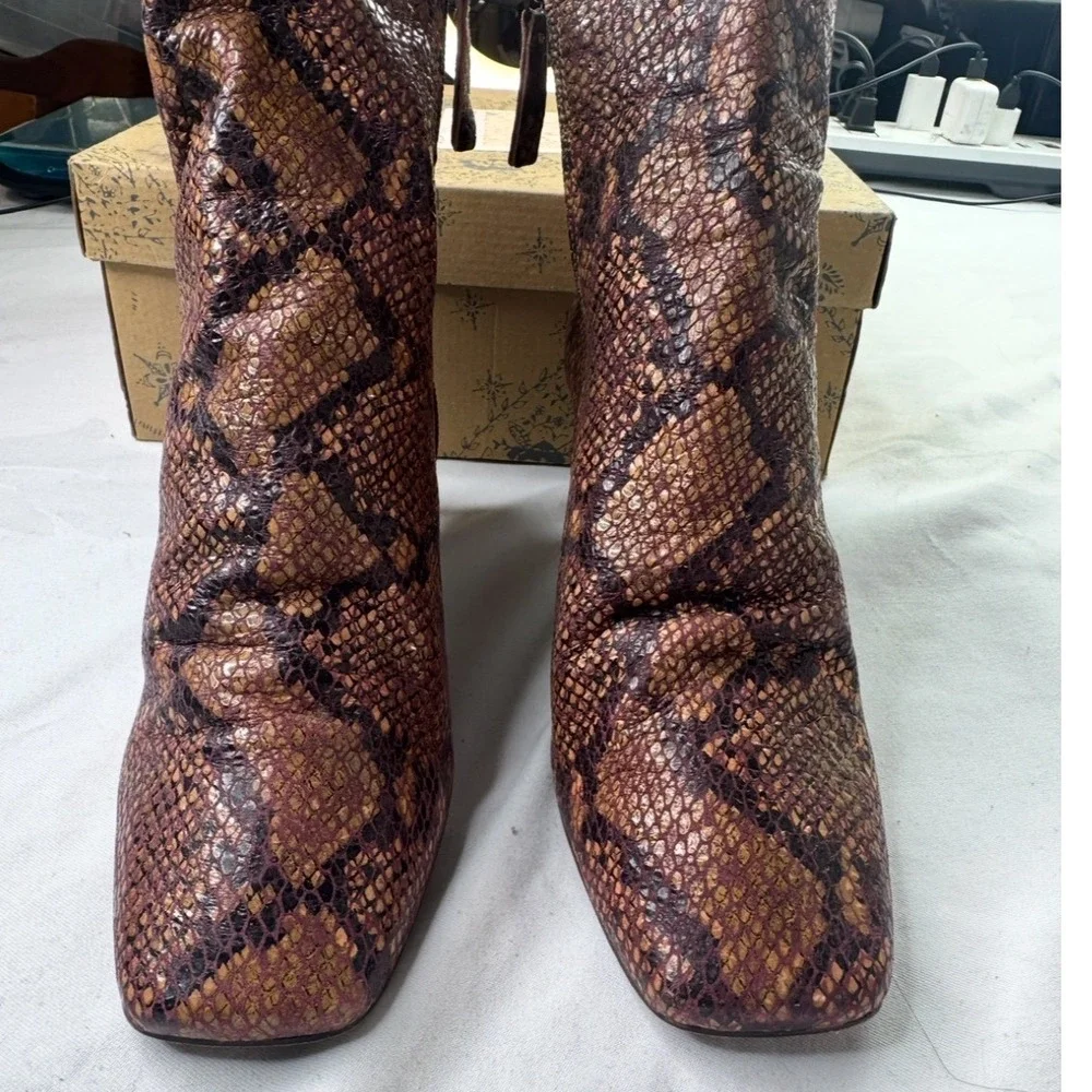 Free People Cybill Snakeskin Embossed Leather Ankle Boots‎ Brown Square Toe 39